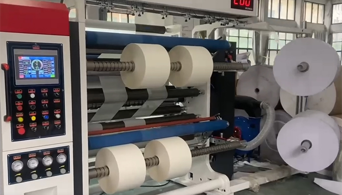 Automatic discharge of adhesive cutting machine